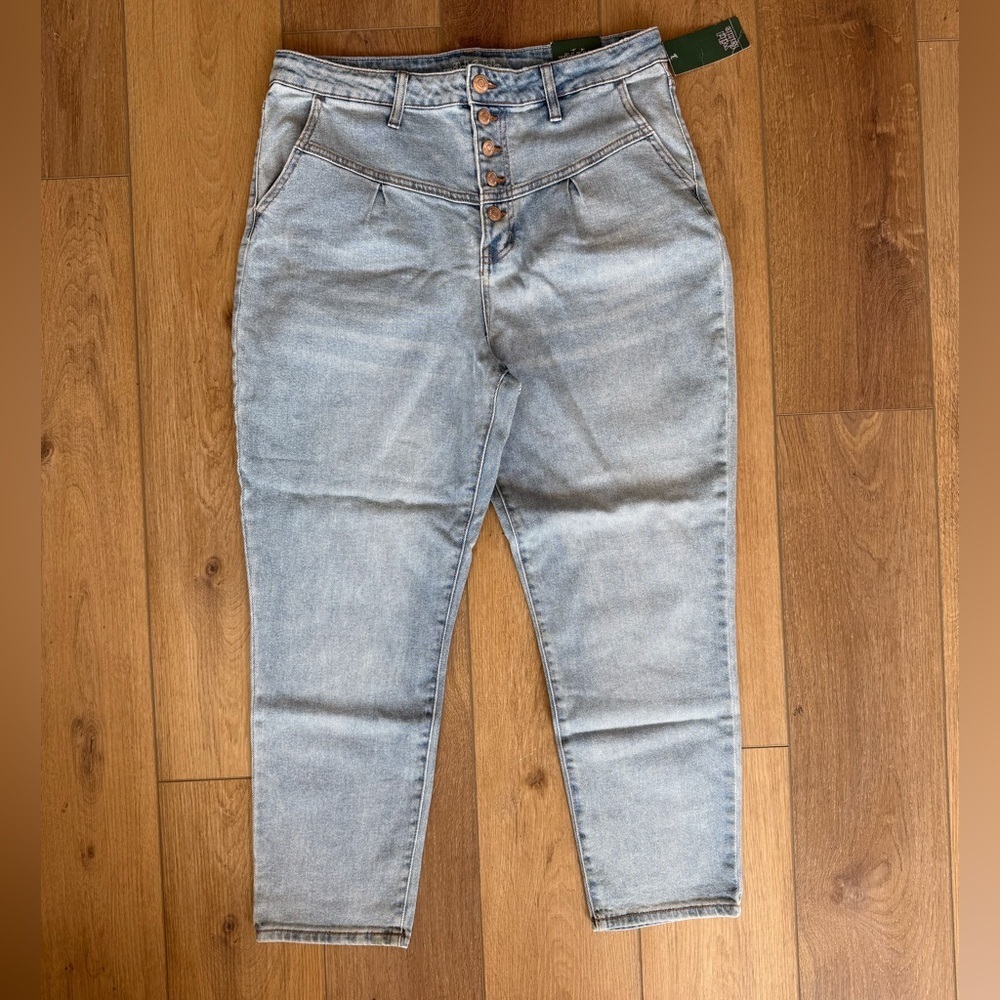 wild fable Light Wash High-Rise Mom Jeans